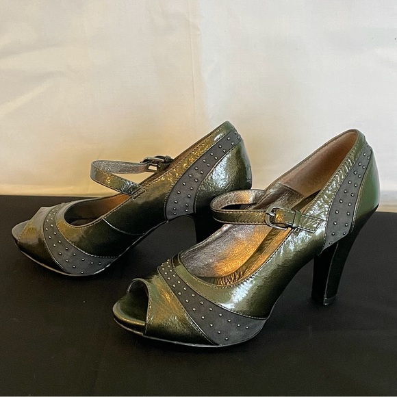 Sofft Raine Pewter Patent Pumps - Picture 7 of 13